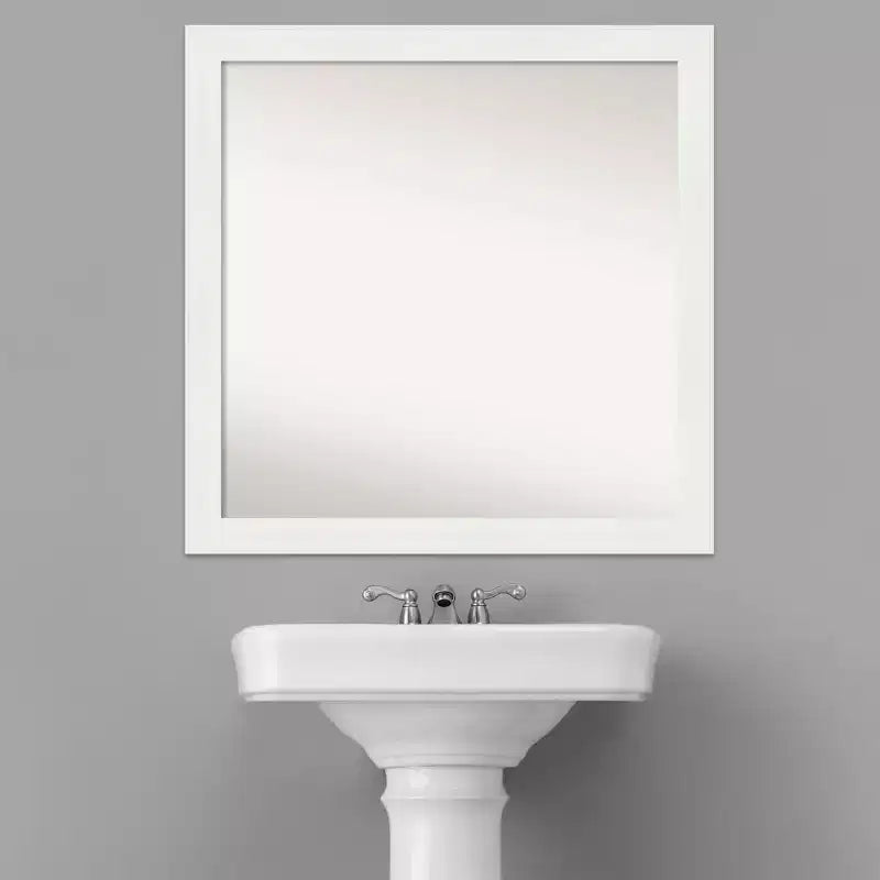 Miroir mural de salle de bain étroit blanc de 30 po x 30 po sans biseau avec quincaillerie de montage, à fixer au mur