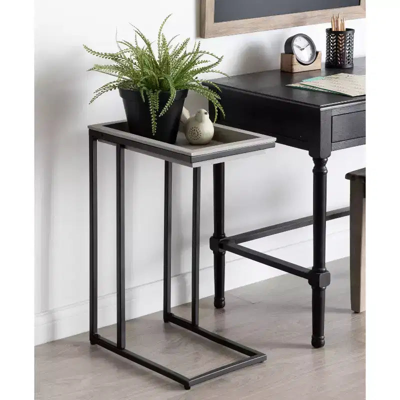 Table d'appoint en C Lockridge en bois et métal