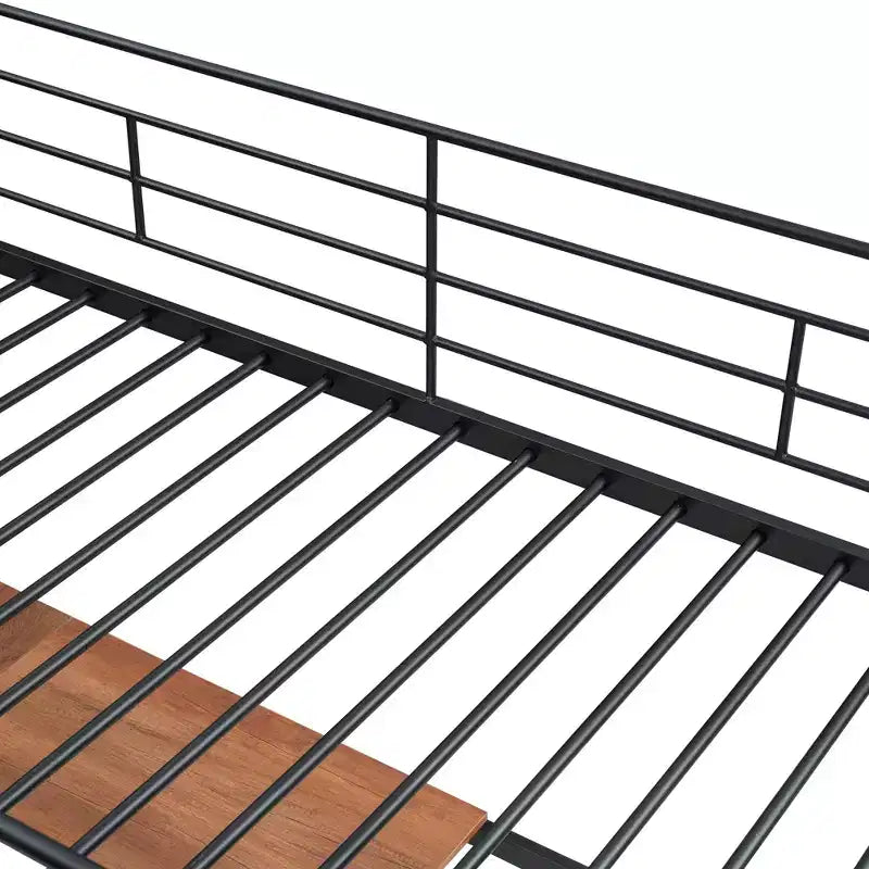 Lit mezzanine en métal de taille double avec bureau et grille métallique, lit élégant en métal avec échelle de rangement et armoire