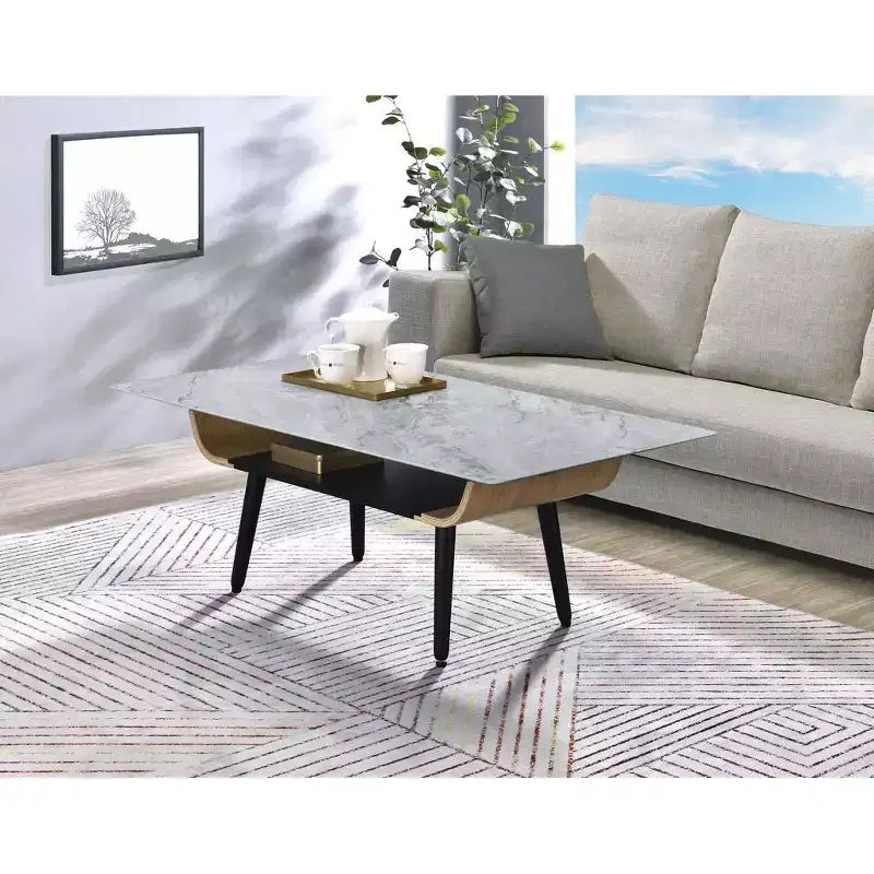 Table basse rectangulaire moderne avec plateau en faux marbre et compartiment de rangement ouvert