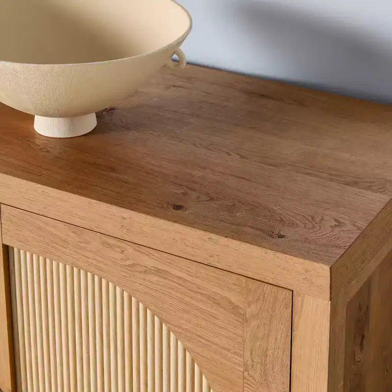 Bahut cannelé moderne de 178 cm avec portes arquées